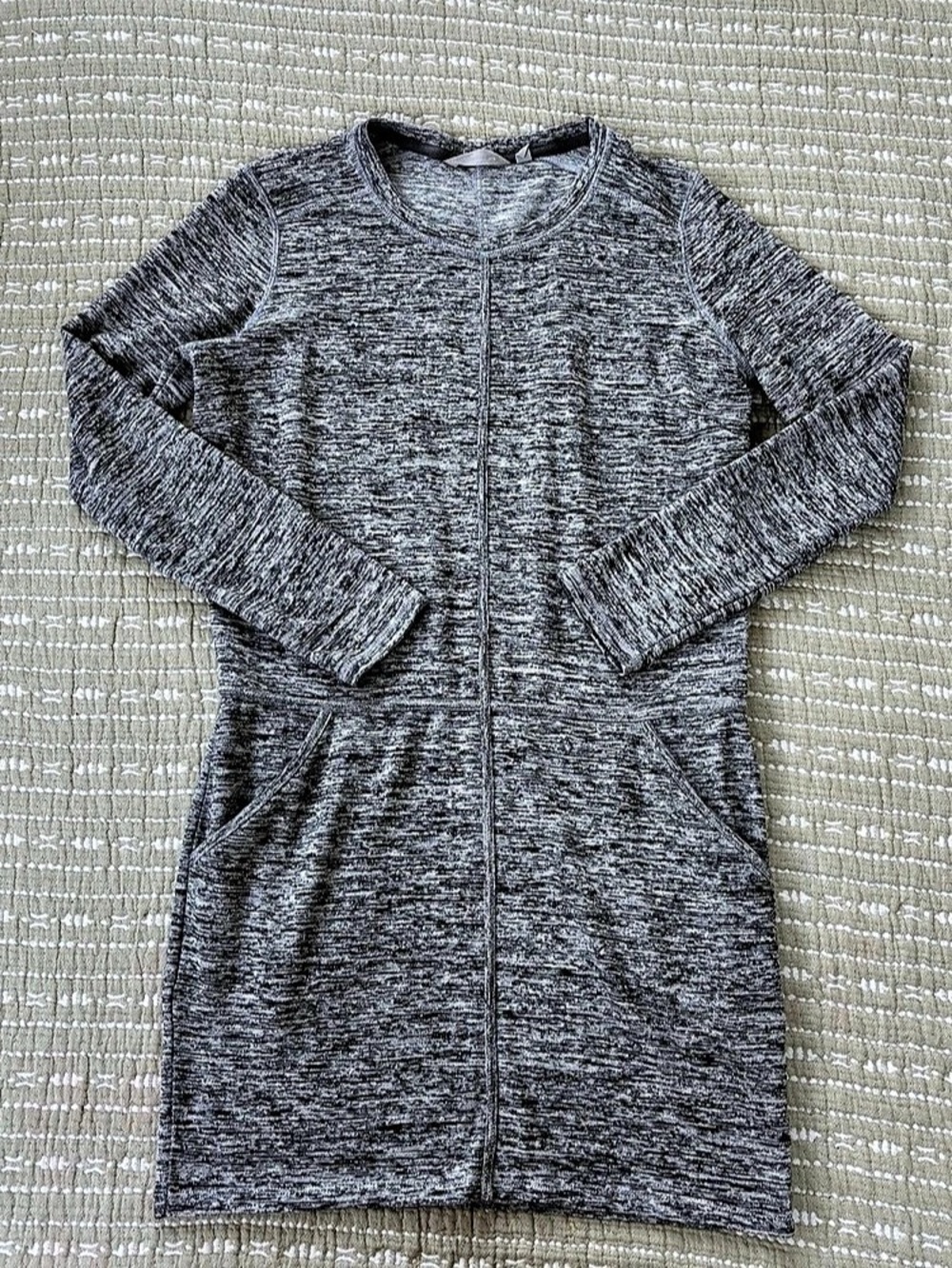 Athleta Destiny Techie long-sleeve gray space-dye shift dress with front pockets
